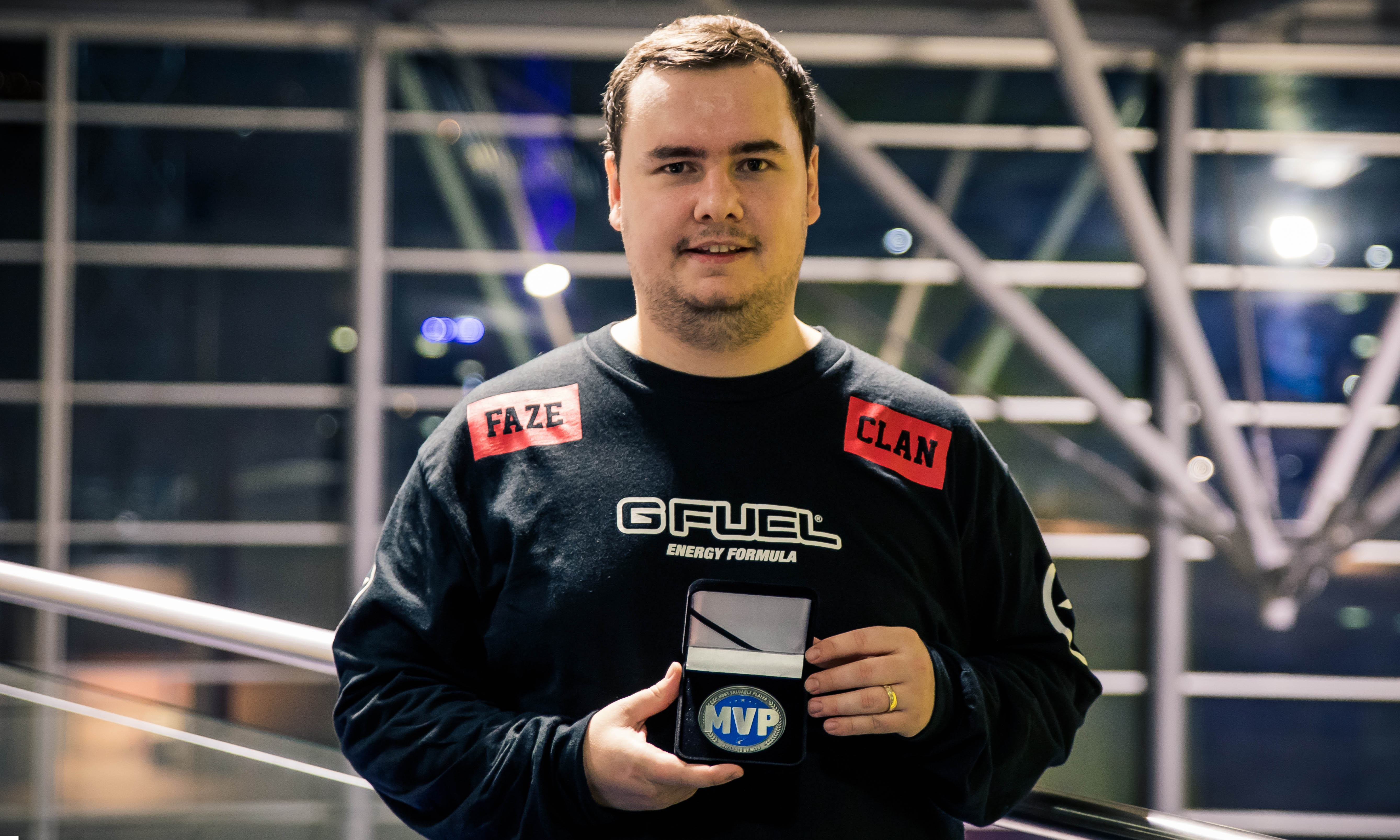 易被农民控 易被农民控